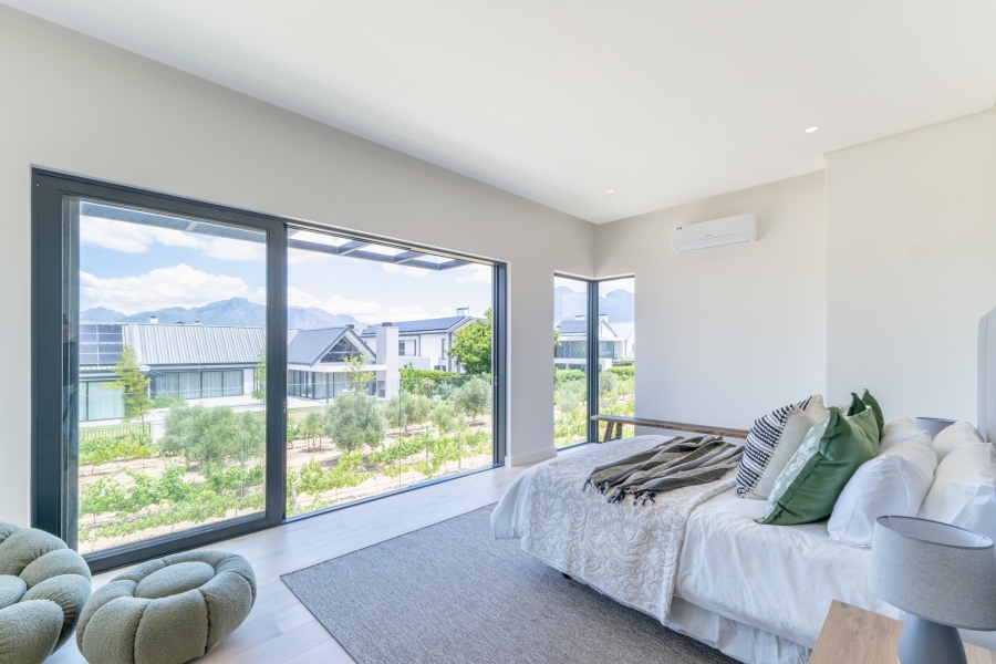 To Let 4 Bedroom Property for Rent in Val De Vie Estate Western Cape